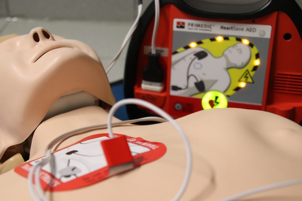 Pentingnya AED (Automated External Defibrillator): Alat Penyelamat Nyawa di Menit-Menit Kritis
