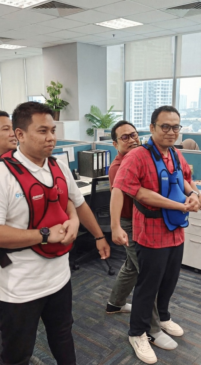 Tim medis dan instruktur SkilledSavers